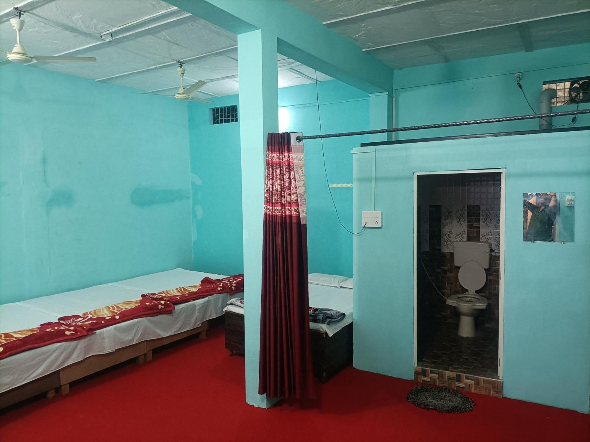 Shri Gamya Guest House 乌贾因 外观 照片